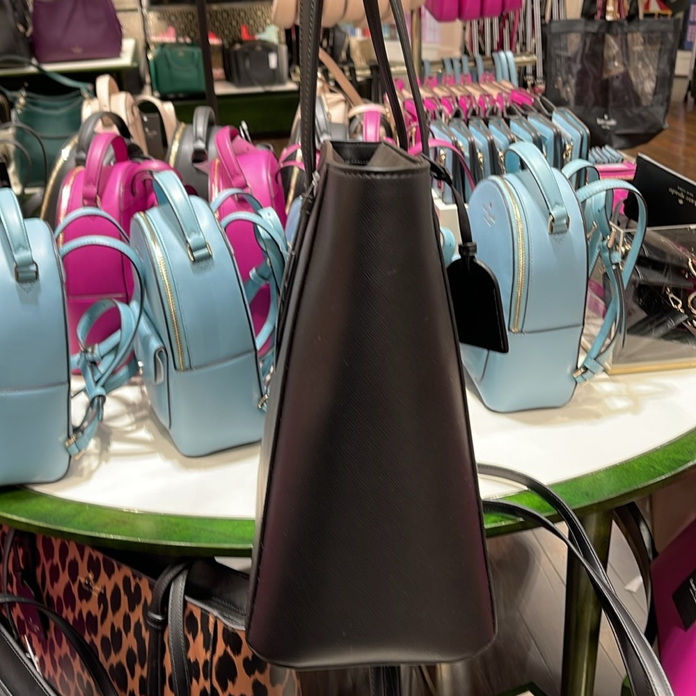 Kate Spade Schuyler Medium Tote
COLOR:
Black
NWT - Picture 4 of 16